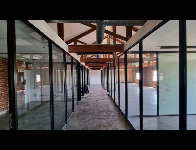 303M² OFFICE FOR SALE IN WOODSTOCK